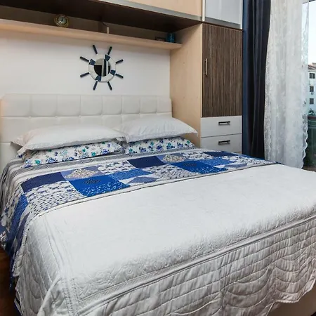 House Delmarco Apartment *